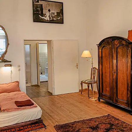Huge-elegant-art 5 Beds Flat In Schoeneberg Appartement