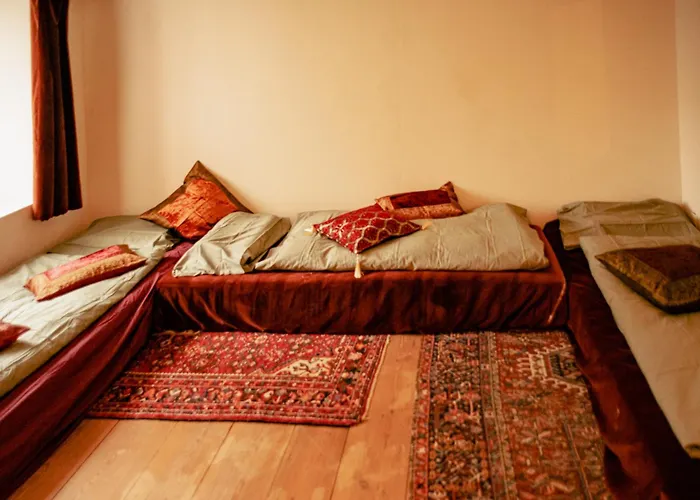 Huge-elegant-art 5 Beds Flat In Schöneberg *