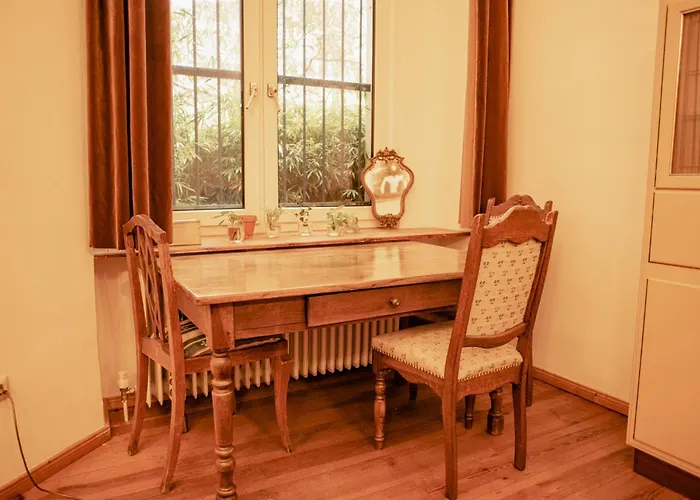 Huge-elegant-art 5 Beds Flat In Schoeneberg Berlim