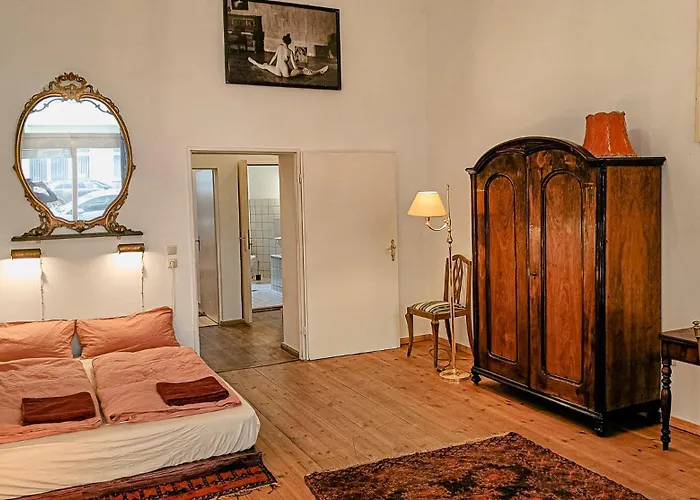 Huge-elegant-art 5 Beds Flat In Schoeneberg Apartman