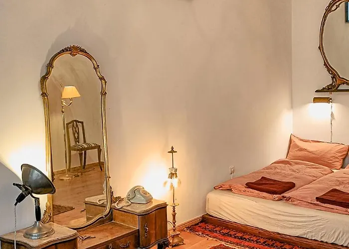 Huge-elegant-art 5 Beds Flat In Schoeneberg Apartman *