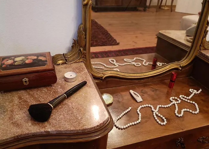 Апартаменты Huge-elegant-art 5 Beds Flat In Schoeneberg *