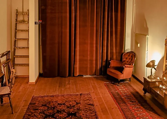 Huge-elegant-art 5 Beds Flat In Schoeneberg *