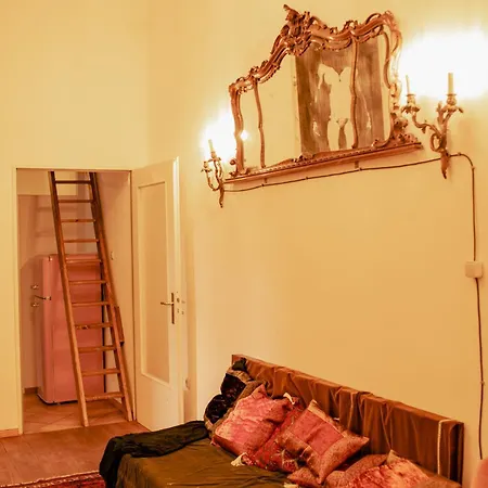 Huge-elegant-art 5 Beds Flat In Schoeneberg *