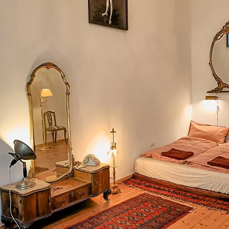 Huge-elegant-art 5 Beds Flat In Schoeneberg דירה *