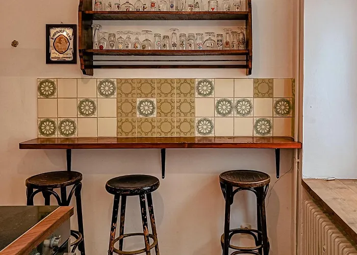 Huge-elegant-art 5 Beds Flat In Schoeneberg